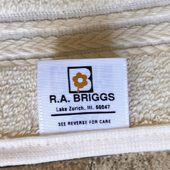 Vtg RA Briggs Embroidered Pastel Yellow Bath Towels Set of 2 Eyelet Trim USA - Picture 8 of 13